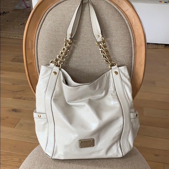 Michael Kors Handbags - Off-white ivory crinkle patent Michael Kors chain